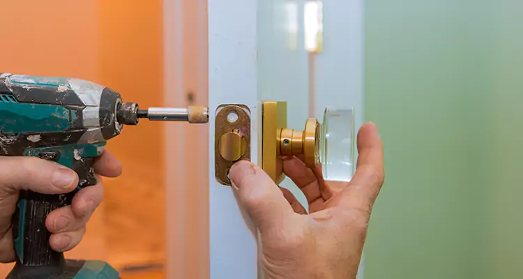 Broken Door Knob Fix in Vero Beach, FL